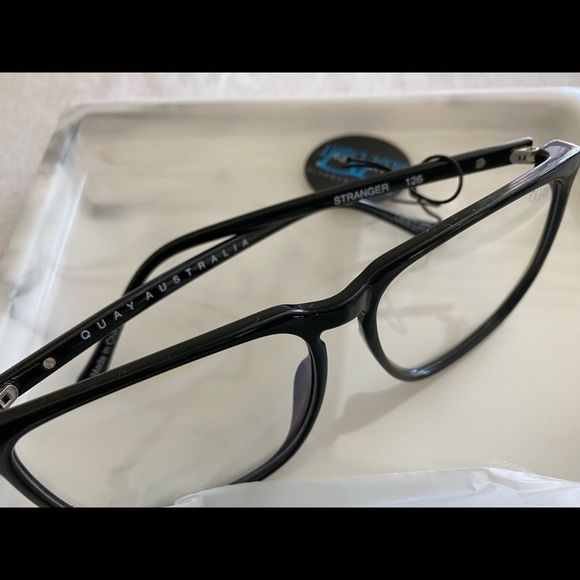 QUAY Stranger Glasses - Picture 5 of 8